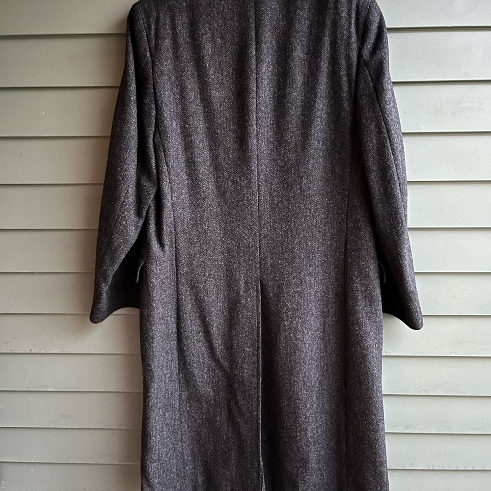 Handsome Gray Herringbone Tweed 100% Wool Long Coat  With Velvet Collar - Picture 2 of 12